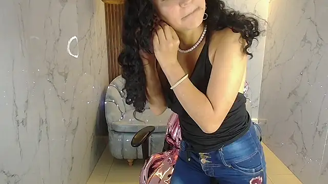 bella vibess s online show from December 17, 8:15 pm