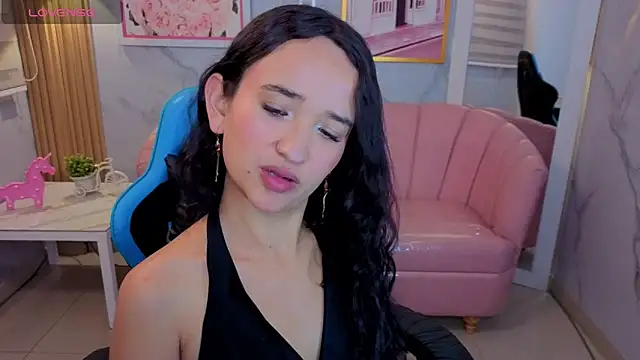 Snapshot of bella_vibess_s chatting on June 28, 2:50 am bella vibess s online show from June 28, 2:50 am