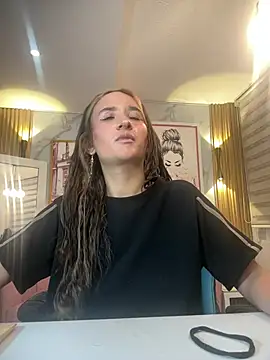 Snapshot of bella_vibess_s chatting on July 29, 2:32 am bella vibess s online show from July 29, 2:32 am