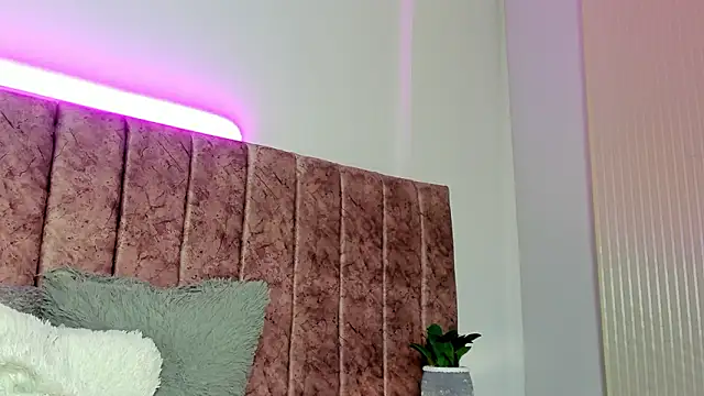 Ambeer fox  online show from March 6, 11:06 am