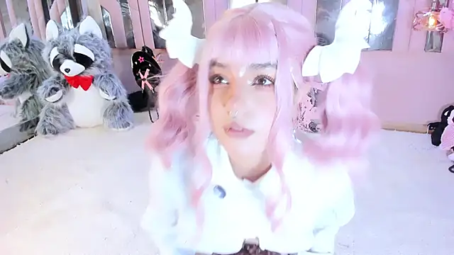 BizzyNoar online show from March 10, 7:13 am