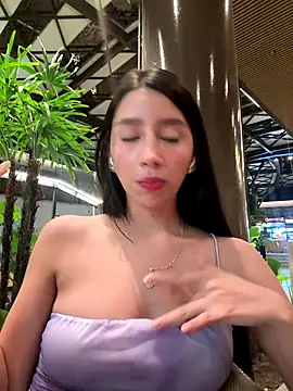 Snapshot of Min_junn chatting on October 15, 12:11 am Min junn online show from October 15, 12:11 am