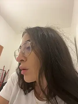 nikkaanderic online show from January 13, 12:43 pm