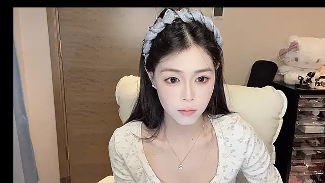 Snapshot of Koi-00 chatting on November 15, 11:21 pm Koi-00 online show from November 15, 11:21 pm