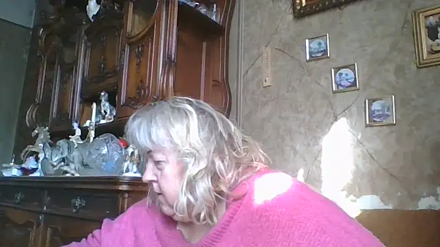 Snapshot of Lala-Love56 chatting on May 6, 5:57 am Lala-Love56 online show from May 6, 5:57 am