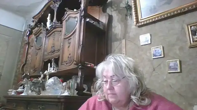 Snapshot of Lala-Love56 chatting on May 17, 9:22 pm Lala-Love56 online show from May 17, 9:22 pm
