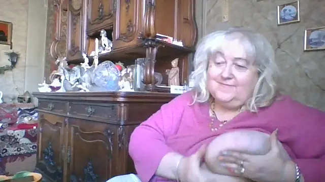Snapshot of Lala-Love56 chatting on May 28, 3:53 pm Lala-Love56 online show from May 28, 3:53 pm