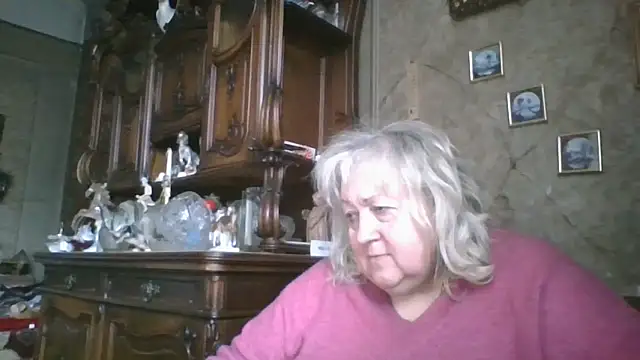 Snapshot of Lala-Love56 chatting on June 6, 6:18 am Lala-Love56 online show from June 6, 6:18 am