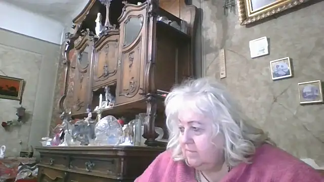 Snapshot of Lala-Love56 chatting on June 13, 6:17 pm Lala-Love56 online show from June 13, 6:17 pm