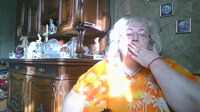 Snapshot of Lala-Love56 chatting on June 17, 4:59 am Lala-Love56 online show from June 17, 4:59 am