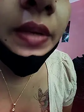 Snapshot of Samiya3344 chatting on October 5, 2:32 am Samiya3344 online show from October 5, 2:32 am