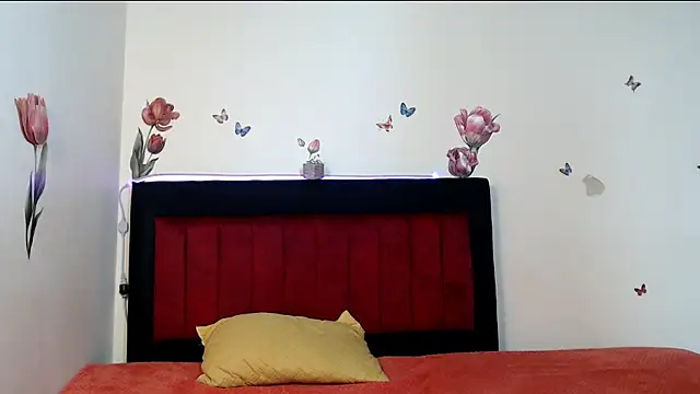 Valeryxs online show from April 8, 1:33 pm