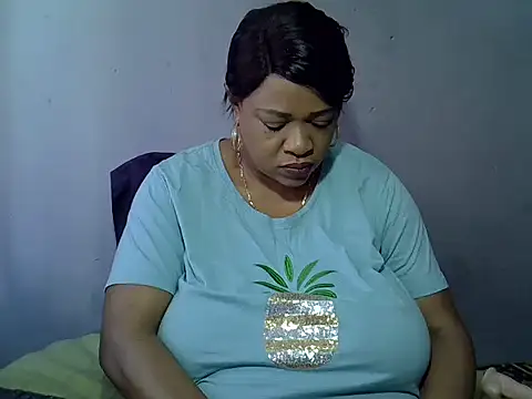 BUSTY QUEEEN online show from November 9, 7:39 am