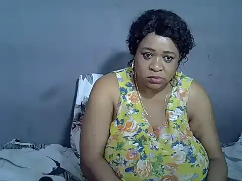 BUSTY QUEEEN online show from November 27, 10:50 am