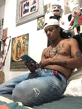 Snapshot of elpeluchenegroxxx3 chatting on February 10, 2:04 am elpeluchenegroxxx3 online show from February 10, 2:04 am