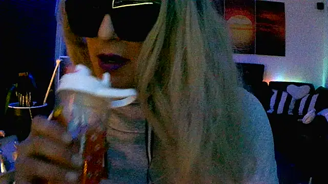 hellgirl1980 online show from November 4, 9:47 pm