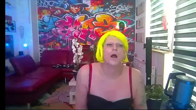 hellgirl1980 online show from June 14, 12:40 pm