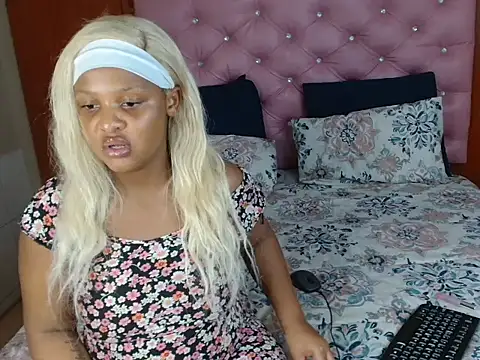 HotAssQueen online show from October 19, 6:52 pm