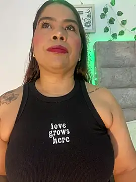 Snapshot of roselyn_caprice chatting on June 4, 8:26 pm roselyn caprice online show from June 4, 8:26 pm