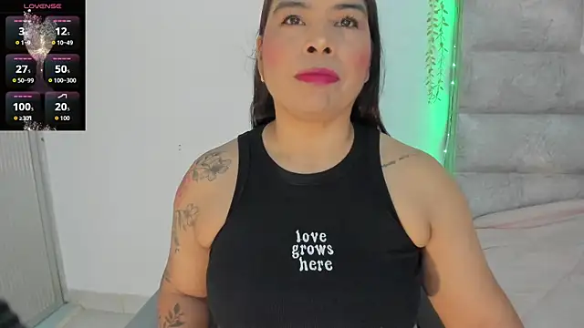 Snapshot of roselyn_caprice chatting on June 12, 1:59 am roselyn caprice online show from June 12, 1:59 am