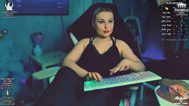 Snapshot of Wounded_Goddess_ chatting on December 17, 3:51 pm Wounded Goddess online show from December 17, 3:51 pm