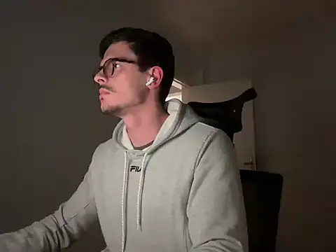 Snapshot of gabemodel chatting on November 8, 12:22 am gabemodel online show from November 8, 12:22 am