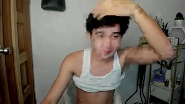 Snapshot of NautyBoyBrazeen_143 chatting on November 19, 4:51 pm NautyBoyBrazeen 143 online show from November 19, 4:51 pm