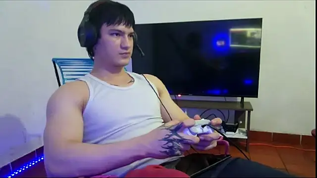 ErickWalton online show from October 25, 4:31 am