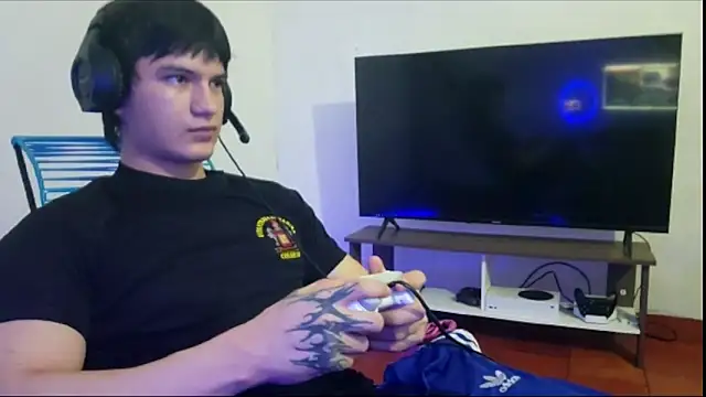 ErickWalton online show from October 28, 4:38 am