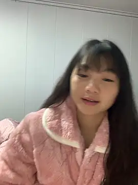 Snapshot of Emlyly-18 chatting on October 26, 1:11 am Emlyly-18 online show from October 26, 1:11 am