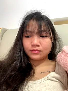 Snapshot of Emlyly-18 chatting on November 30, 2:37 am Emlyly-18 online show from November 30, 2:37 am