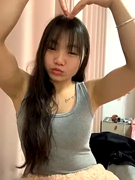 Snapshot of Emlyly-18 chatting on December 2, 3:56 am Emlyly-18 online show from December 2, 3:56 am