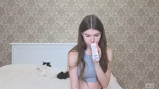 Snapshot of Annabel_theMoon chatting on July 7, 3:42 am Annabel theMoon online show from July 7, 3:42 am