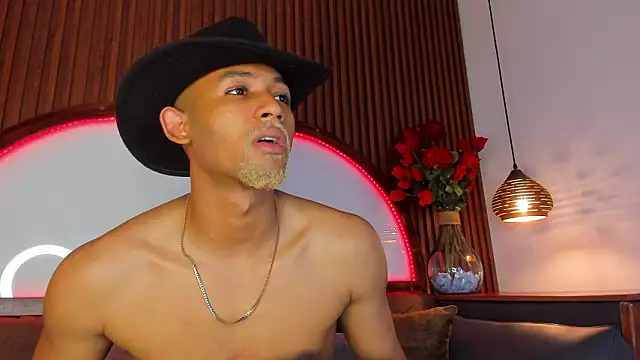 B Wild online show from February 4, 1:44 am