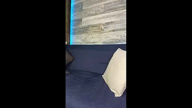 B Wild online show from May 1, 4:06 am