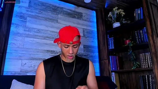 Snapshot of B_Wild chatting on June 2, 3:19 am B Wild online show from June 2, 3:19 am