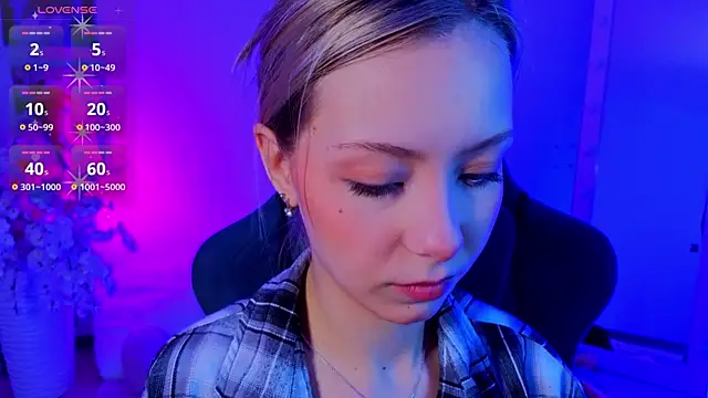 LumMina online show from April 27, 1:36 am