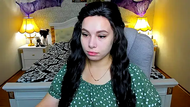 Snapshot of OmniaSher chatting on October 24, 9:17 am OmniaSher online show from October 24, 9:17 am