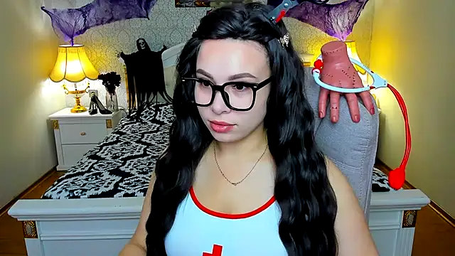 Snapshot of OmniaSher chatting on October 30, 11:00 am OmniaSher online show from October 30, 11:00 am