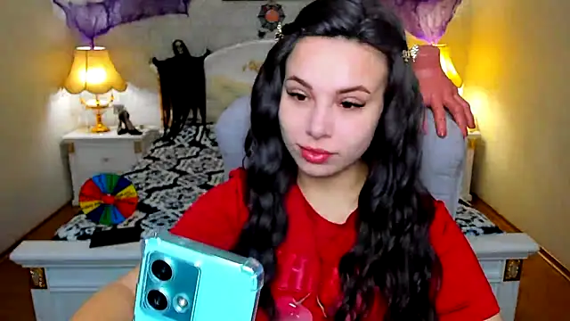 Snapshot of OmniaSher chatting on November 9, 10:13 am OmniaSher online show from November 9, 10:13 am