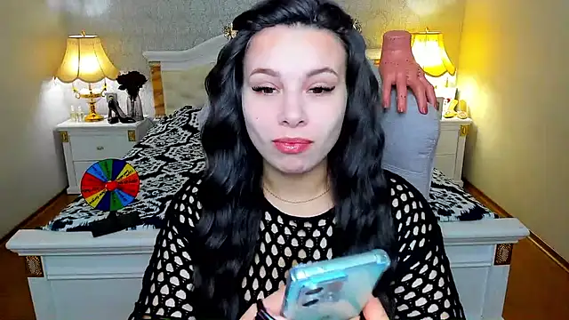 Snapshot of OmniaSher chatting on November 13, 10:25 am OmniaSher online show from November 13, 10:25 am