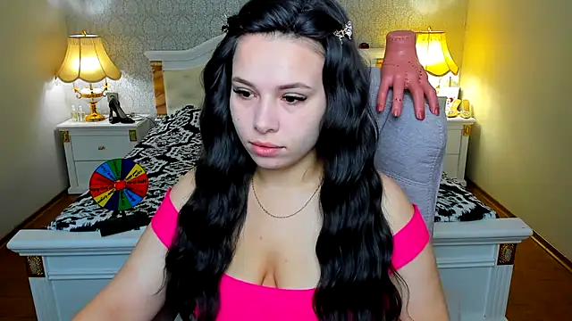 Snapshot of OmniaSher chatting on November 15, 10:23 am OmniaSher online show from November 15, 10:23 am