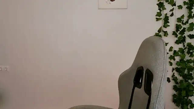 Yoka paradoXXX online show from February 3, 9:25 am