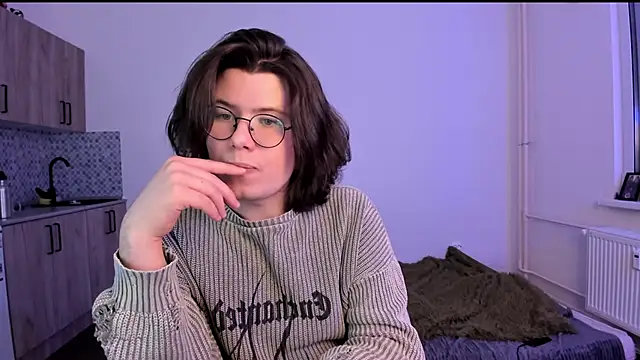 Derek Shameless online show from February 25, 8:29 pm