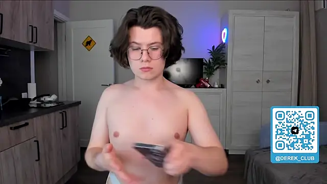 Snapshot of Derek_Shameless chatting on June 10, 9:57 pm Derek Shameless online show from June 10, 9:57 pm