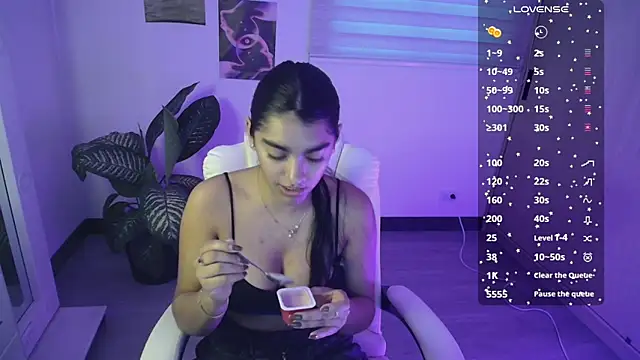 Snapshot of amarasilk_ chatting on July 17, 11:09 pm amarasilk online show from July 17, 11:09 pm