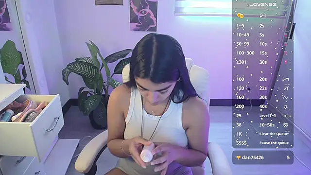 Snapshot of amarasilk_ chatting on July 27, 7:21 pm amarasilk online show from July 27, 7:21 pm