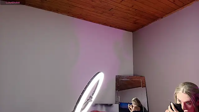 Snapshot of Electra_Gosselin chatting on October 31, 3:18 am Electra Gosselin online show from October 31, 3:18 am