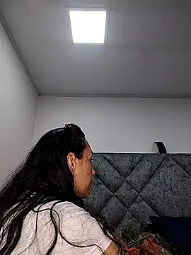 Shantey Laurent online show from November 28, 12:52 pm