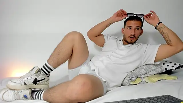 estivii online show from November 2, 12:24 am